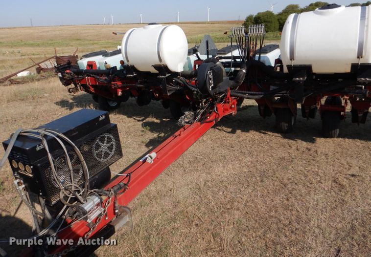 image for item LB9977 2005 White 8200  no-till planter