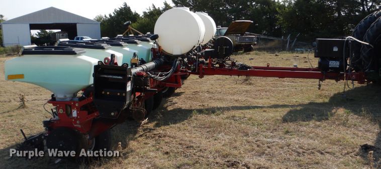 image for item LB9977 2005 White 8200  no-till planter