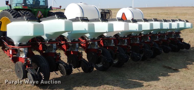 image for item LB9977 2005 White 8200  no-till planter