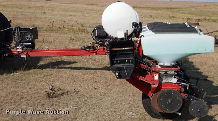 image for item LB9977 2005 White 8200  no-till planter