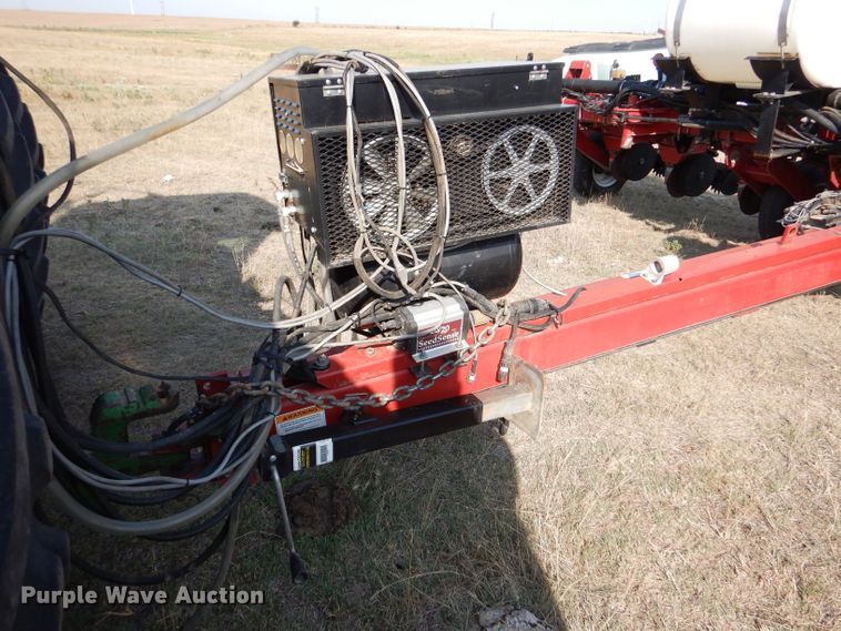 image for item LB9977 2005 White 8200  no-till planter