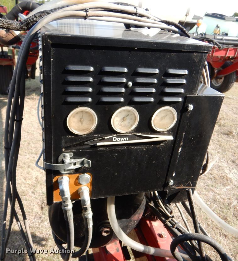 image for item LB9977 2005 White 8200  no-till planter