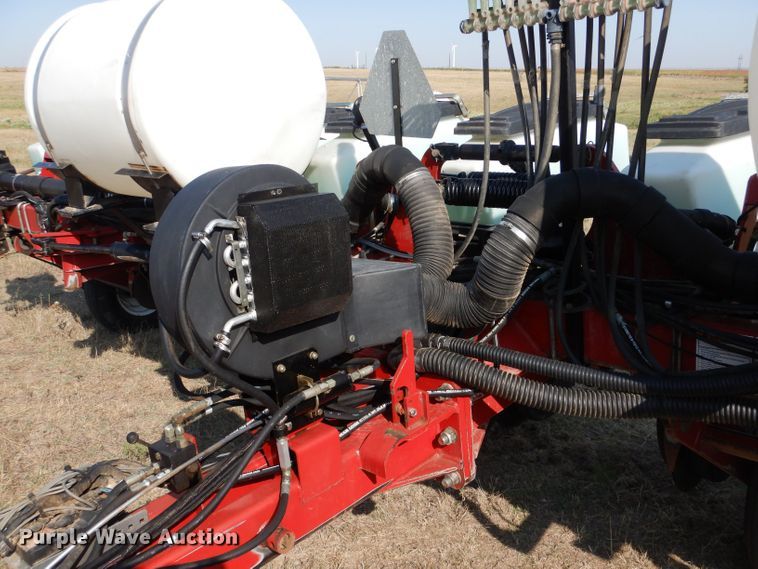 image for item LB9977 2005 White 8200  no-till planter