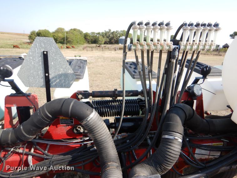 image for item LB9977 2005 White 8200  no-till planter