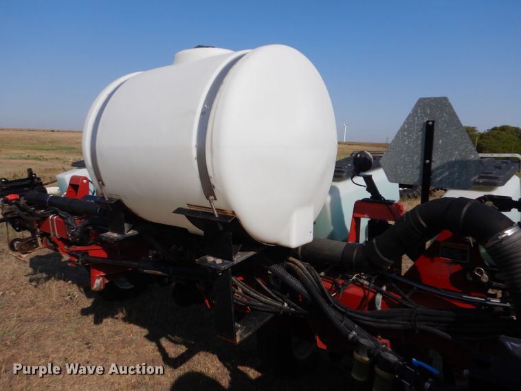 image for item LB9977 2005 White 8200  no-till planter