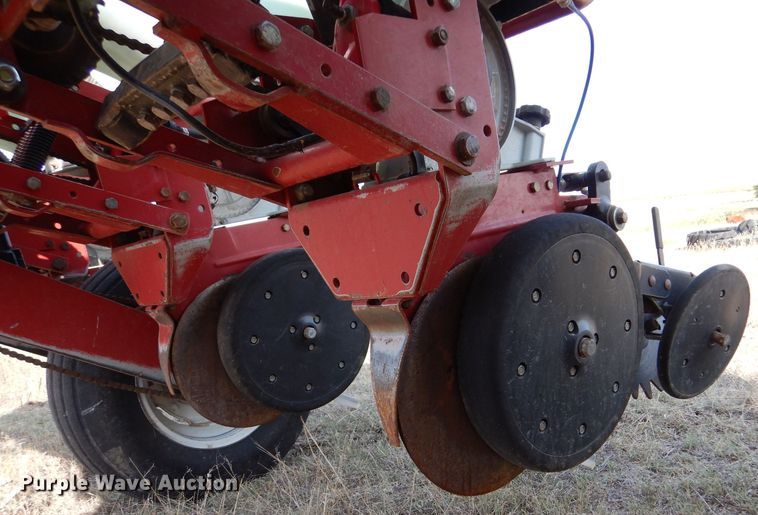 image for item LB9977 2005 White 8200  no-till planter