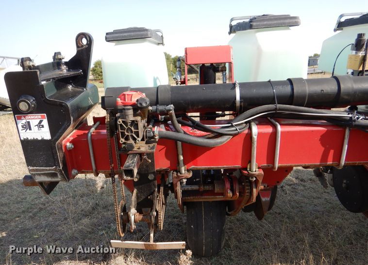 image for item LB9977 2005 White 8200  no-till planter