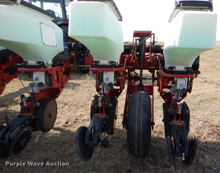 image for item LB9977 2005 White 8200  no-till planter