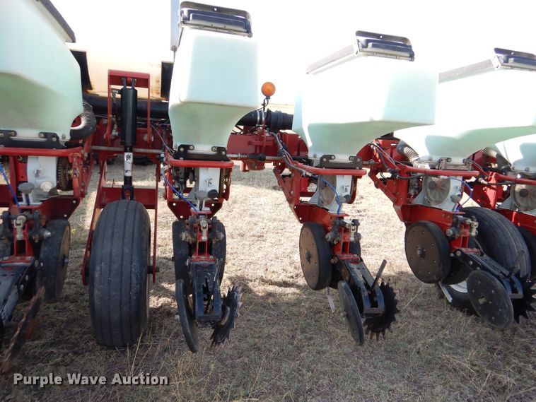 image for item LB9977 2005 White 8200  no-till planter