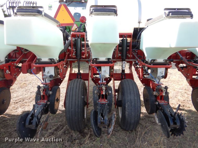 image for item LB9977 2005 White 8200  no-till planter