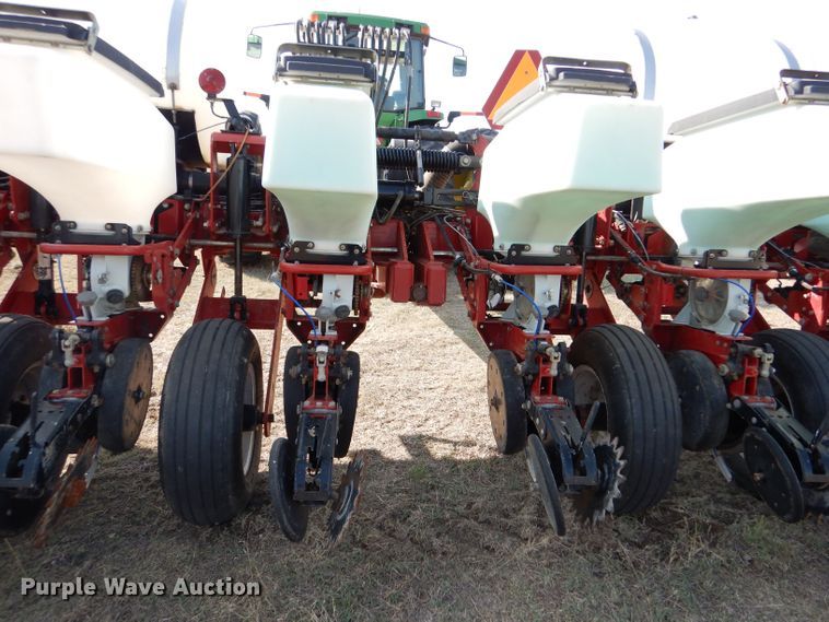 image for item LB9977 2005 White 8200  no-till planter