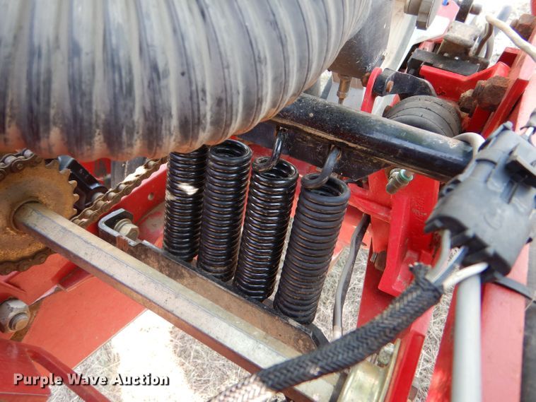 image for item LB9977 2005 White 8200  no-till planter