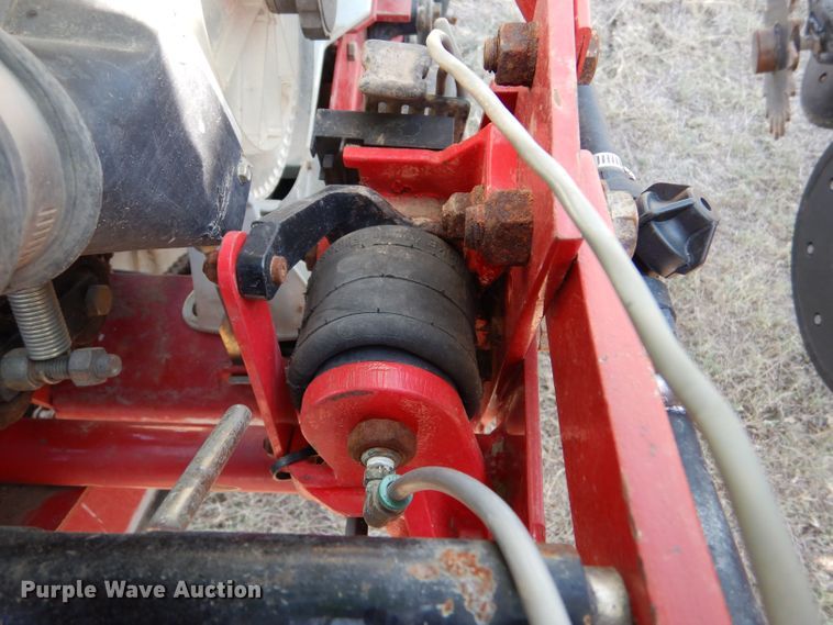 image for item LB9977 2005 White 8200  no-till planter