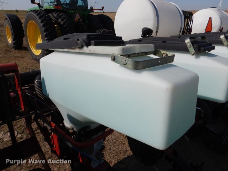image for item LB9977 2005 White 8200  no-till planter