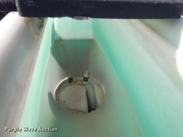 image for item LB9977 2005 White 8200  no-till planter