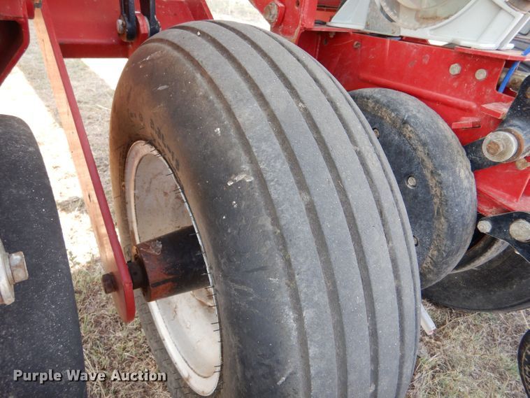 image for item LB9977 2005 White 8200  no-till planter