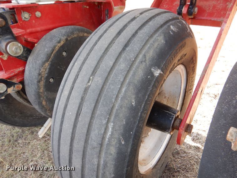 image for item LB9977 2005 White 8200  no-till planter