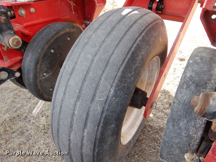 image for item LB9977 2005 White 8200  no-till planter