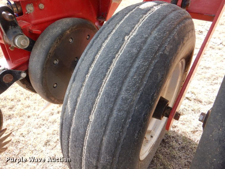 image for item LB9977 2005 White 8200  no-till planter