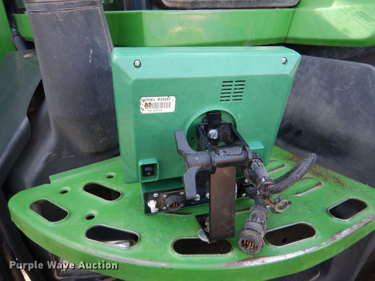 image for item LB9977 2005 White 8200  no-till planter