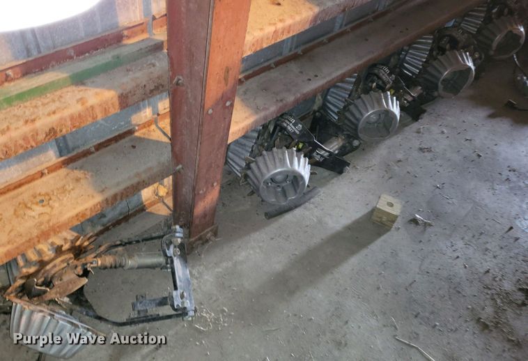 image for item LB9977 2005 White 8200  no-till planter