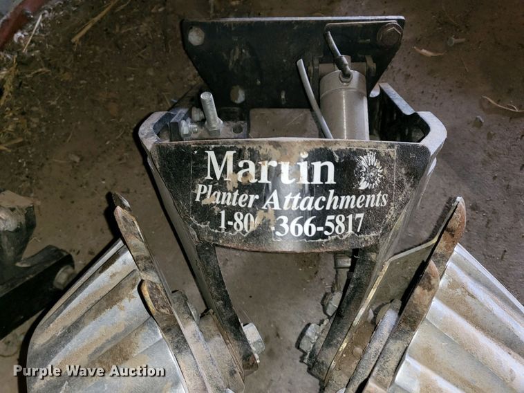 image for item LB9977 2005 White 8200  no-till planter