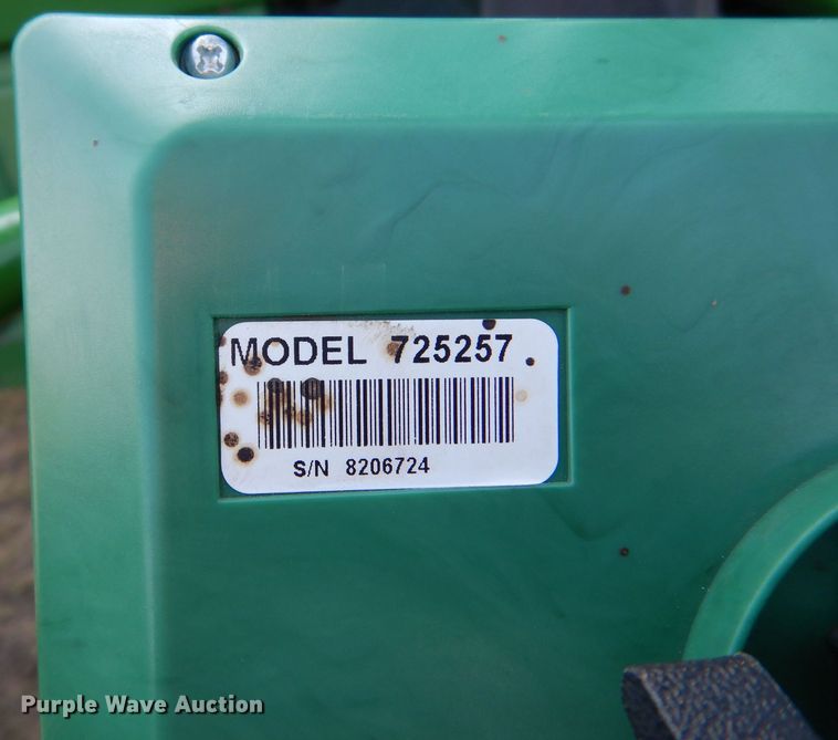 image for item LB9977 2005 White 8200  no-till planter