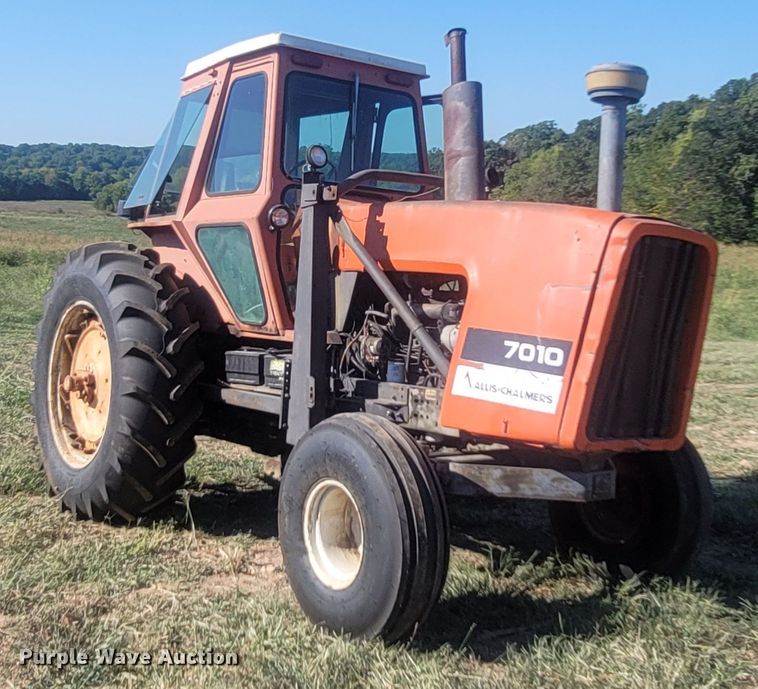 image for item LM9765 Allis Chalmers 7010  tractor