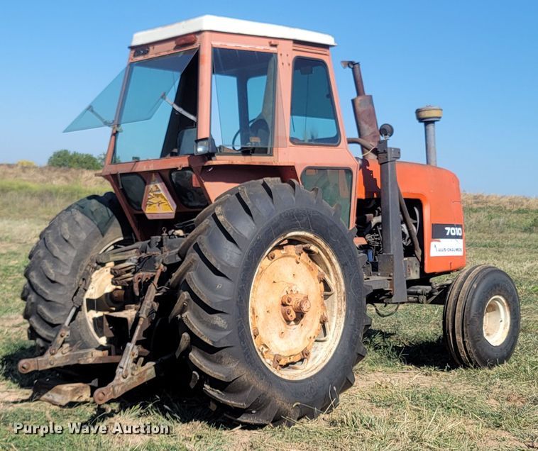 image for item LM9765 Allis Chalmers 7010  tractor