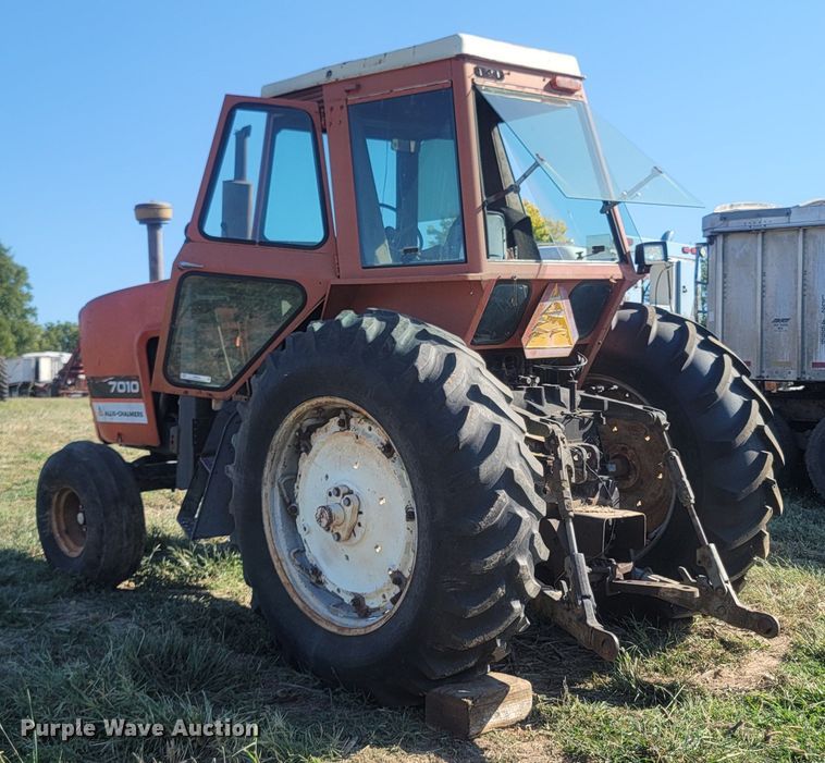 image for item LM9765 Allis Chalmers 7010  tractor