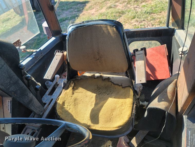 image for item LM9765 Allis Chalmers 7010  tractor