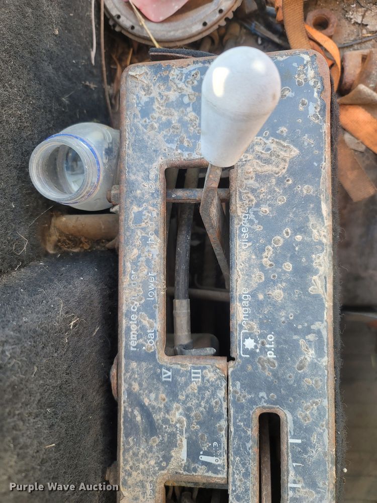 image for item LM9765 Allis Chalmers 7010  tractor