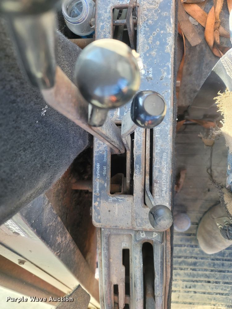 image for item LM9765 Allis Chalmers 7010  tractor