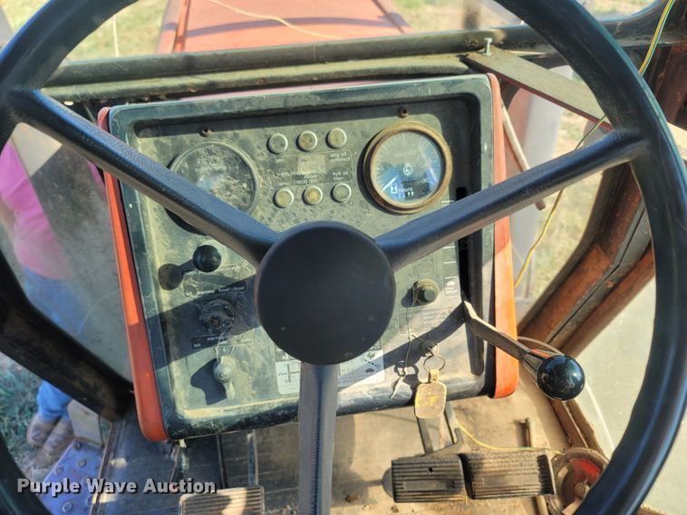 image for item LM9765 Allis Chalmers 7010  tractor