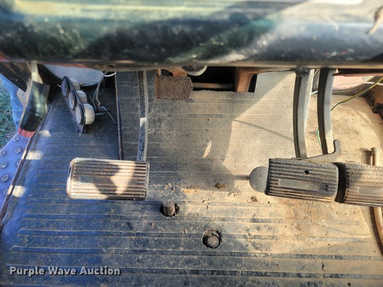 image for item LM9765 Allis Chalmers 7010  tractor