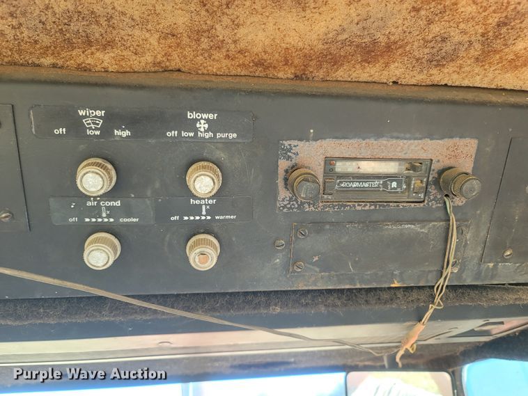 image for item LM9765 Allis Chalmers 7010  tractor