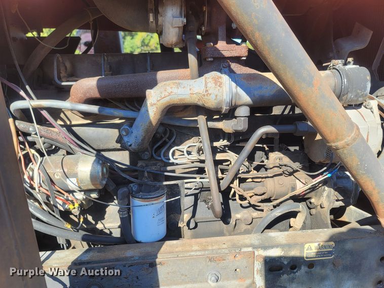 image for item LM9765 Allis Chalmers 7010  tractor