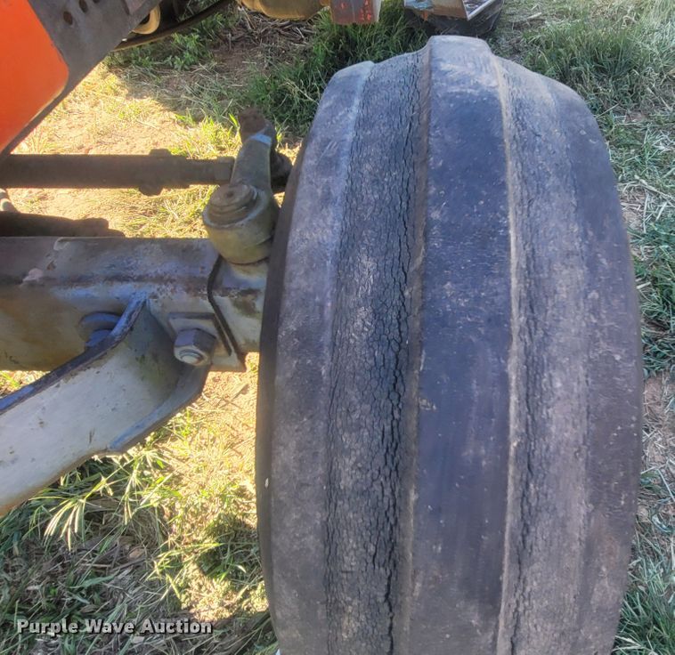 image for item LM9765 Allis Chalmers 7010  tractor