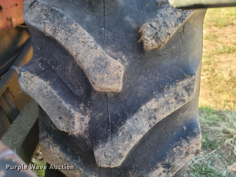 image for item LM9765 Allis Chalmers 7010  tractor