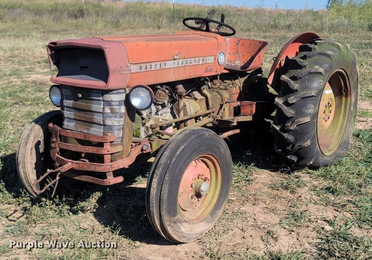 image for item LM9766 1970 Massey Ferguson 135  tractor