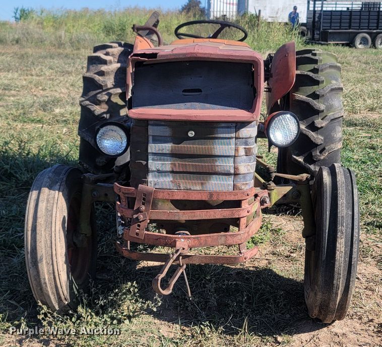 image for item LM9766 1970 Massey Ferguson 135  tractor