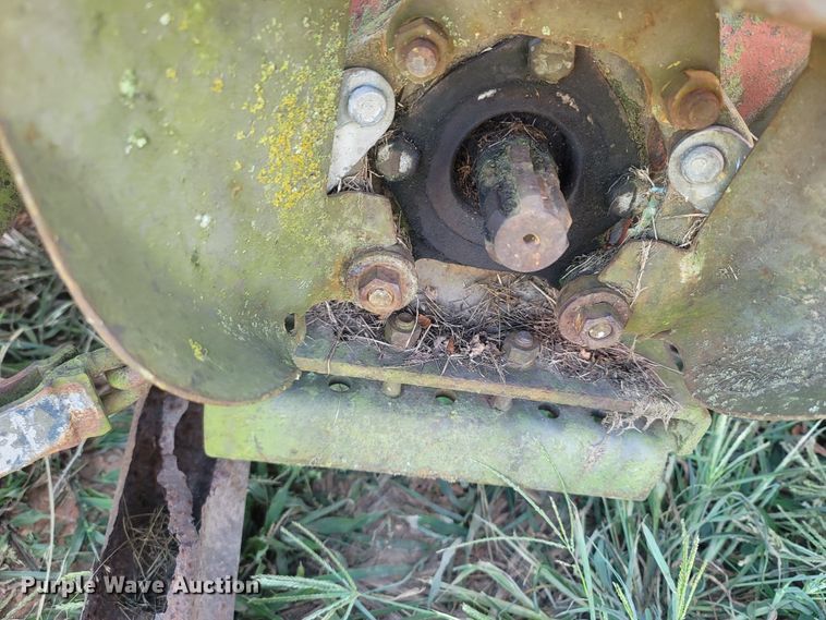 image for item LM9766 1970 Massey Ferguson 135  tractor