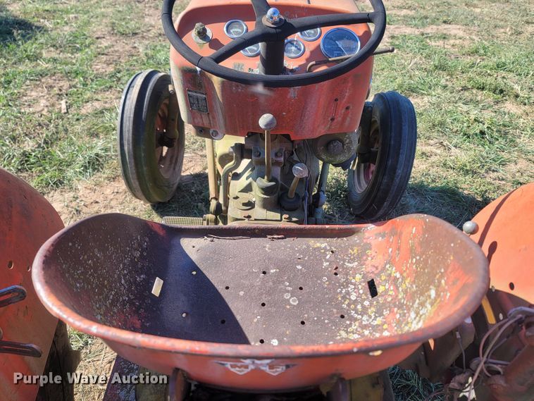 image for item LM9766 1970 Massey Ferguson 135  tractor