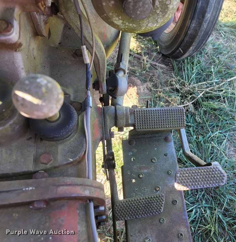 image for item LM9766 1970 Massey Ferguson 135  tractor