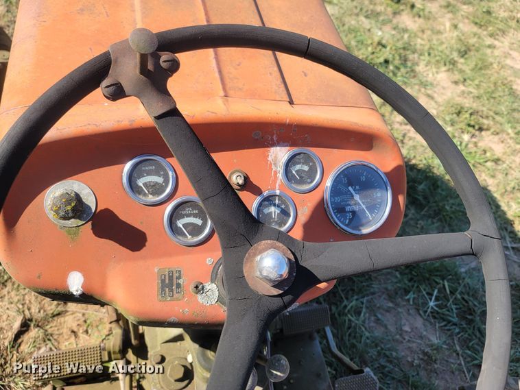 image for item LM9766 1970 Massey Ferguson 135  tractor