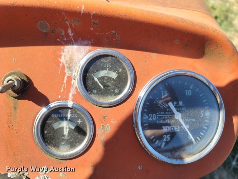 image for item LM9766 1970 Massey Ferguson 135  tractor