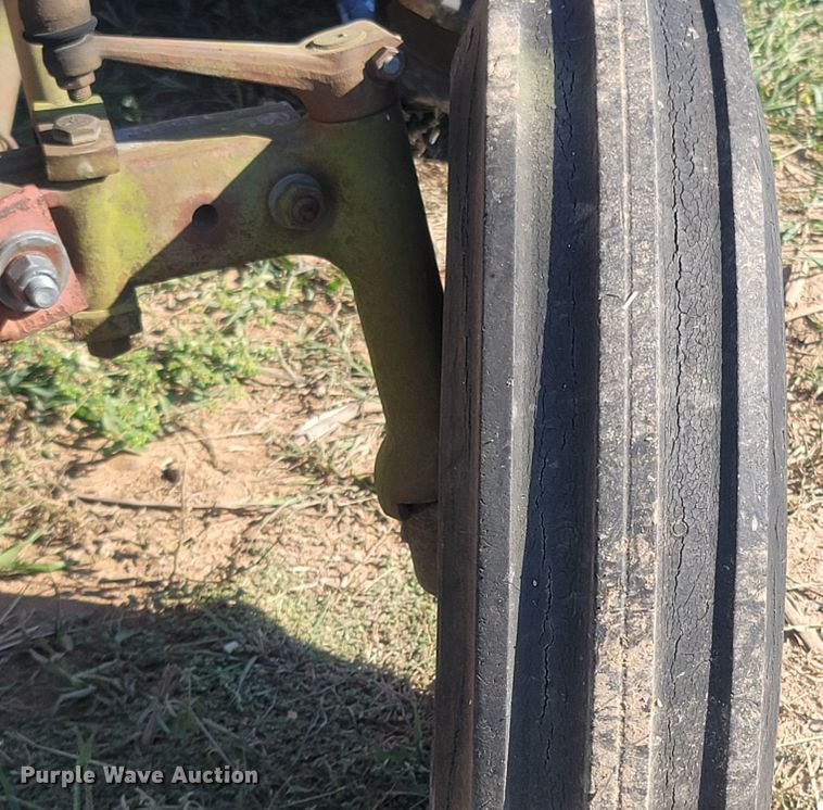 image for item LM9766 1970 Massey Ferguson 135  tractor