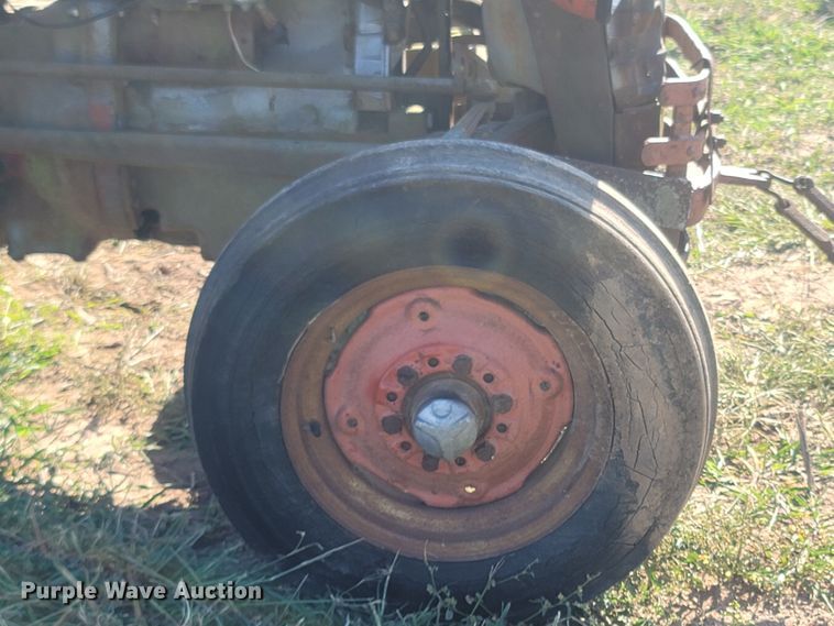 image for item LM9766 1970 Massey Ferguson 135  tractor