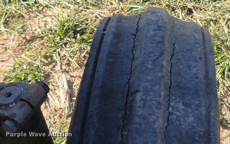 image for item LM9766 1970 Massey Ferguson 135  tractor