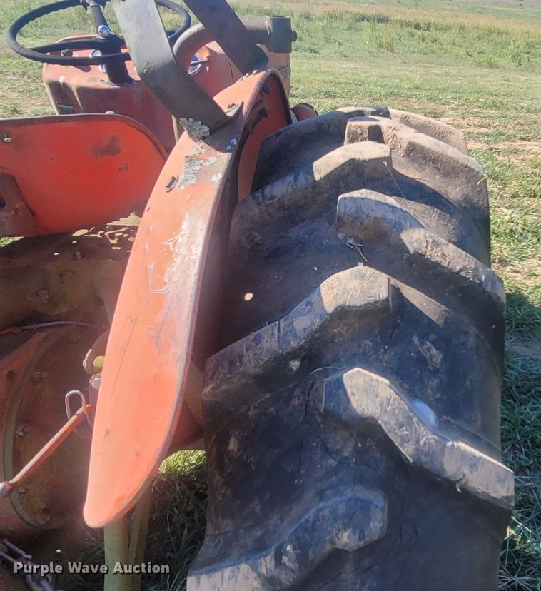 image for item LM9766 1970 Massey Ferguson 135  tractor